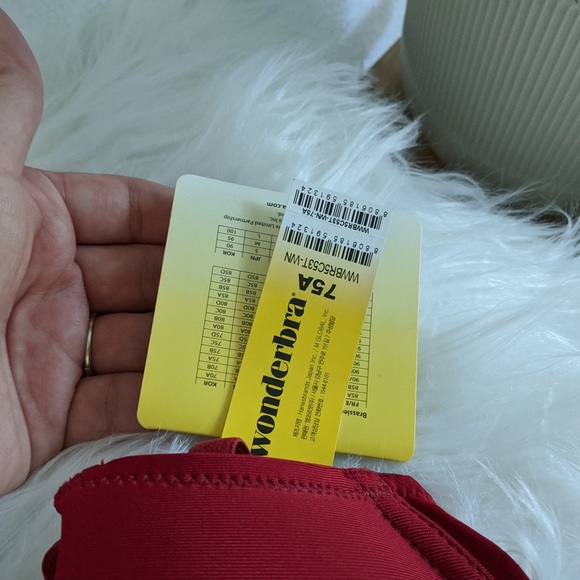 *NWT* Wonderbra lingerie set - Picture 4 of 4